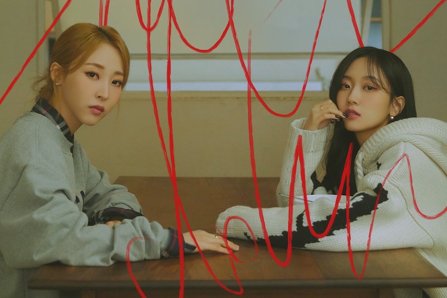 soompi's tweet photo. MAMAMOO’s #Moonbyul Shares Cover Image For Second Pre-Release Single With #Seori
https://t.co/bY10Qu5QKl https://t.co/cLMIUARrmB