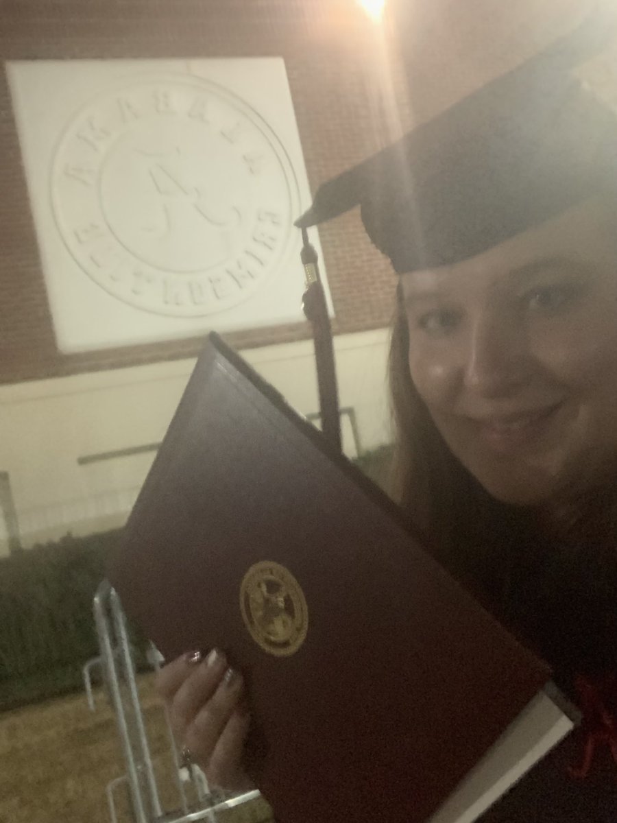 cici_pelzer's tweet photo. @AlabamaFTBL The only new Bama gear I needed for Christmas!! Graduation 12/10 ❤️🙌🏼 https://t.co/FVWqvdm40L