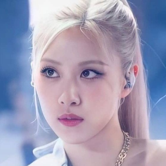 CraziiJungGu's tweet photo. • สัตว์เลี้ยงมักจะเหมือนเจ้าของไม่เกินจริงนะ 55556655555 #Rosé #แฮงค์ 👀 
// แล้วไม่เหมือนตรงไหนอ่ะแกรร  😂😂 https://t.co/oozYvXLTcY