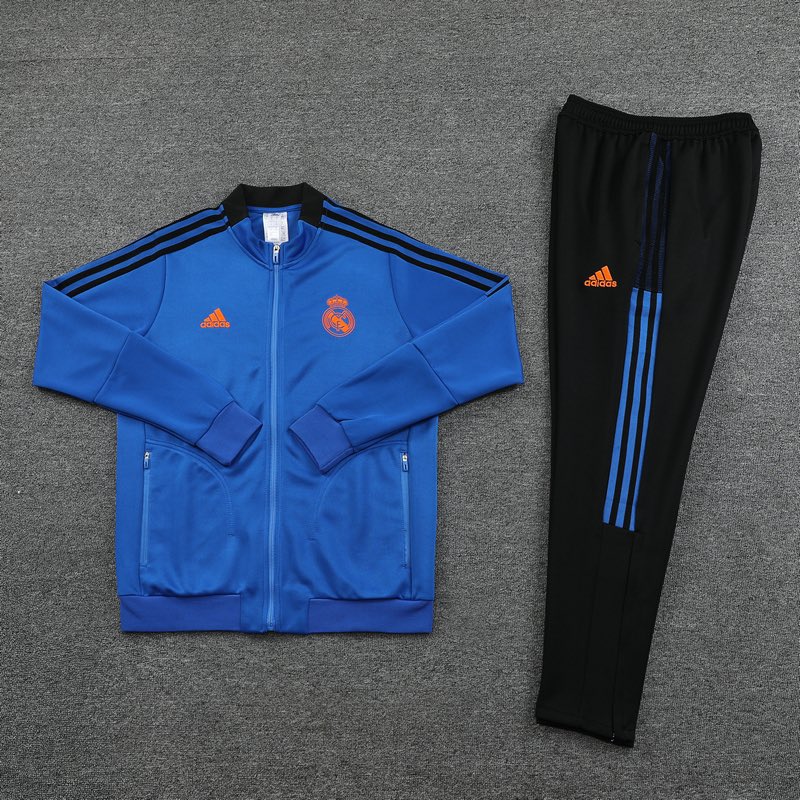 SORTEO ESPECIAL NAVIDAD 🎄 

SORTEO DE UN CHÁNDAL A ELEGIR ENTRE TODOS LOS QUE: 

1 - Den RT a este tuit. 
2- Sigan a <a href="/mundo_jerseys2/">Mundo Deportivo 📸</a> y a <a href="/MadridismoreaI/">Real Madrid Fans 🤍</a> 🤍

El ganador el día 6 de Enero 🎁
