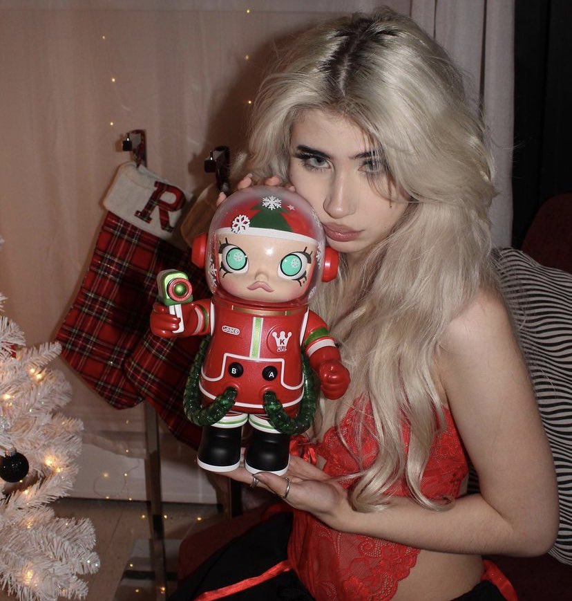 Lionne_deDieu's tweet photo. MERRY CHRISTMAS EVERYBODY 🎄🎁💋 https://t.co/BOSgH181rM