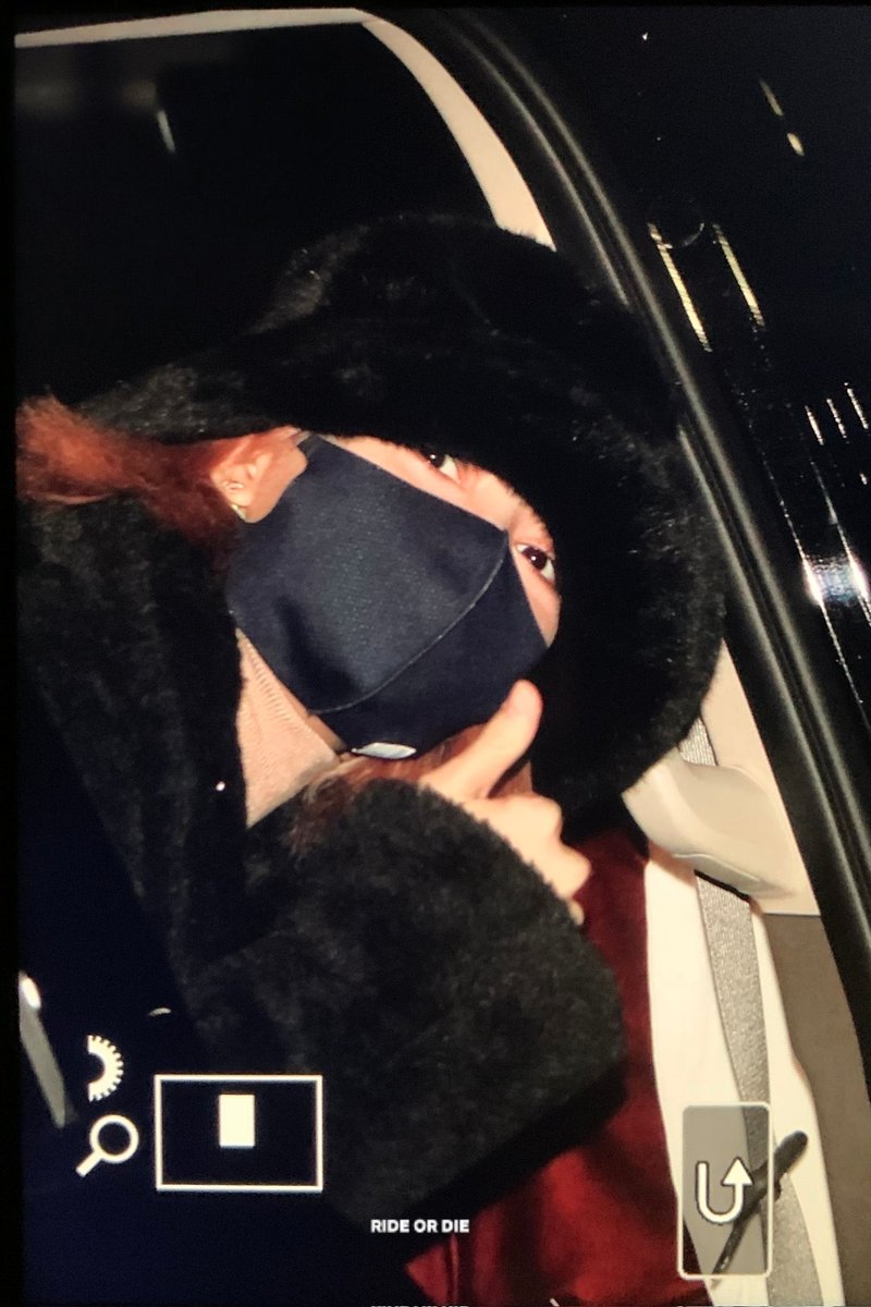 doitforourtwice's tweet photo. 📰| LISA de BLACKPINK estuvo hoy en el concierto de TWICE.

#TWICE_4TH_WORLD_TOUR
#TWICE_Beyond_LIVE @JYPETWICE https://t.co/YaKImkq2sB