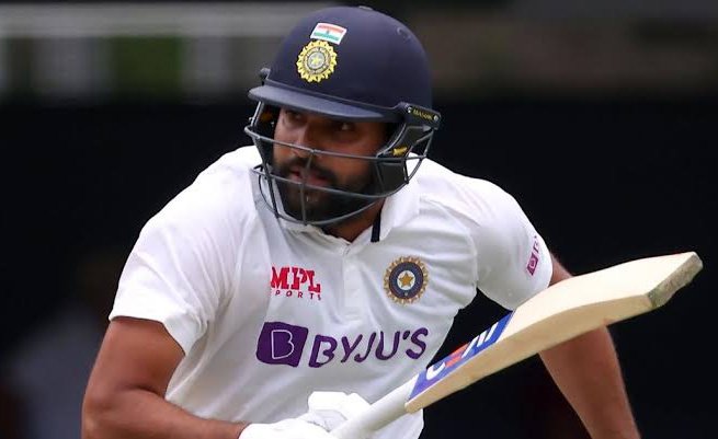 SPORTYVISHAL's tweet photo. Former Indian head Coach Ravi Shastri said (To Star Sports),"Rohit Sharma is a very talented batsman if as a coach I couldn't justify with his talent then I was failed as a Coach". Ravi said this at the decision of making Rohit Sharma as Test opener.

#INDvsSA | #RohitSharma https://t.co/PNeZAFMU8j