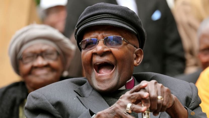 Gemma_Parellada's tweet photo. #Tutu Hoy ha muerto Desmond Tutu, en Cape Town, a los 90 años. 
Fue premio Nobel de la paz, presidió la Comisión de la Verdad y la Reconciliación, pero sobre todo: nos ha convencido a miles, quizás millones de personas, que luchando SÍ se puede cambiar el rumbo. https://t.co/ZiS4s0pv5L