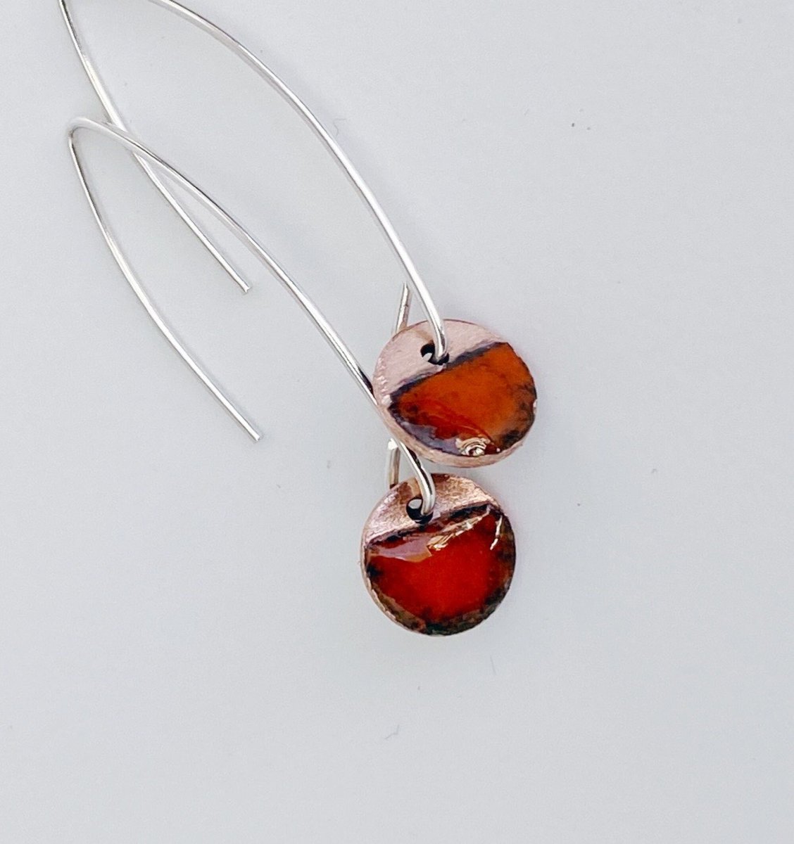 MaisyPlum2's tweet photo. Dainty Red Copper Enamel Drop Earrings with Marquis Silver Ear Wires https://t.co/wt8zD4byfo #Etsy #MaisyPlum #RedEnamel https://t.co/XDxgTkXdIp