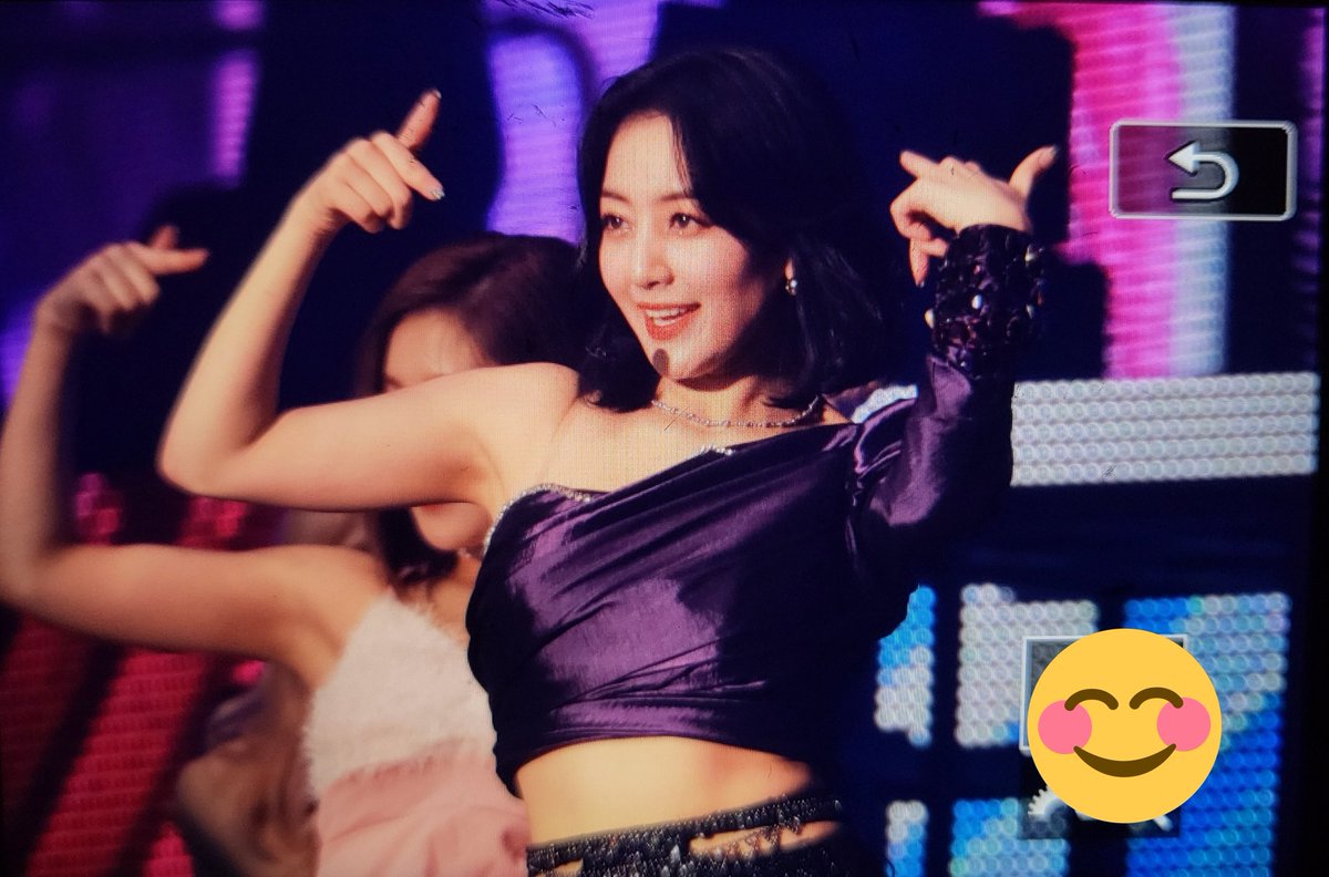 twice_infi's tweet photo. 211226 
#TWICE #트와이스 #JIHYO #지효 https://t.co/VhKC8x9TGo