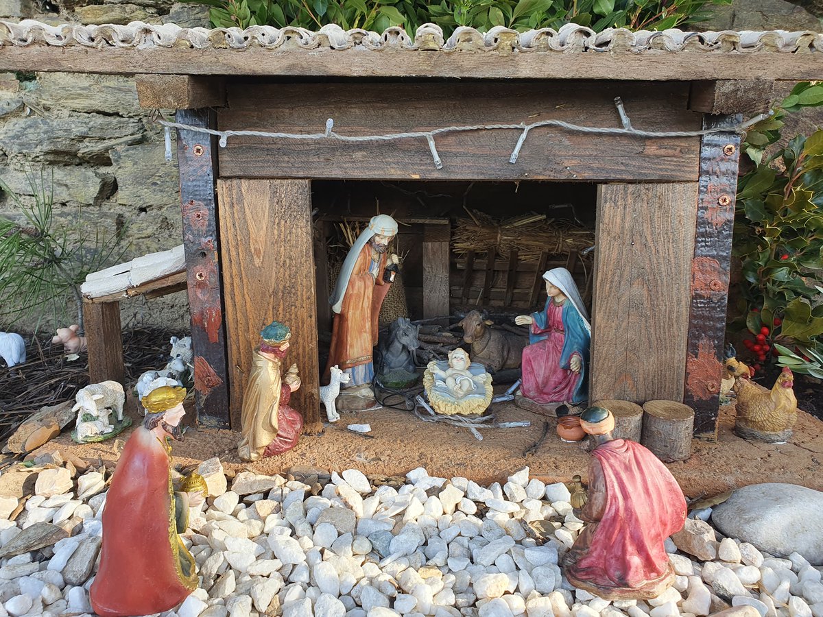 miquelduran's tweet photo. Avui amb #QuantumBTT hem visitat el pessebre de l'Olivet d'en Salgueda, hem conegut una ruta nova que porta a Manhattan Disco (gràcies Miquel!)... i hem pujat al Castell de Sant Miquel. Amb @miquelsola @silviaescayola i en Miquel. Tradició de Sant Esteve. https://t.co/KfvzPTT6Sz