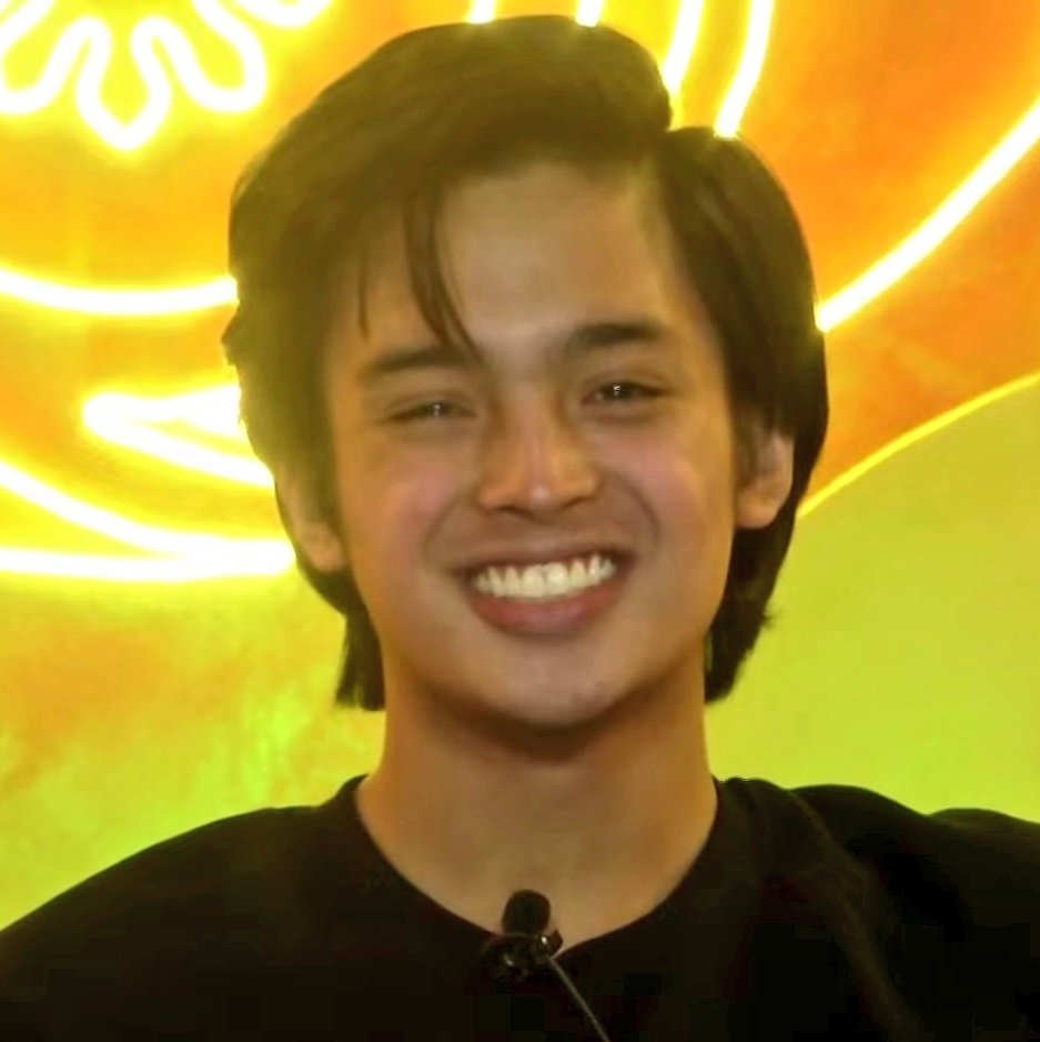_dencionily's tweet photo. Two of the Big 4 we deserved and we never had. WE LOVE YOU, KDLEX! 🥺💛

#PBB8thEvictionNight https://t.co/uSizfKJkA9