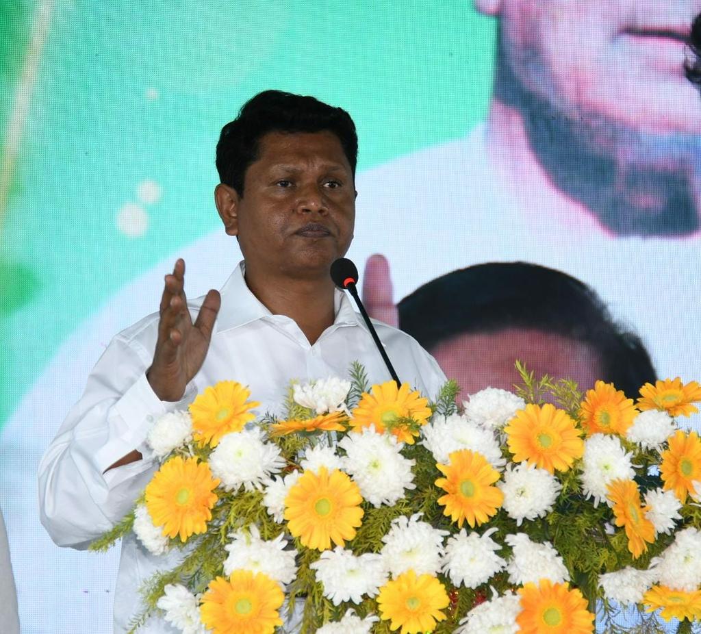 bjd_odisha's tweet image. ଭାଷା ଭିତ୍ତିକ ରାଜ୍ୟ ଗଠନ ଏବଂ ରାଜ୍ୟକୁ ଆର୍ଥିକ ସ୍ବାଧୀନତା ଦେବା ଦିଗରେ ବିଜୁବାବୁଙ୍କ ଉଦ୍ୟମକୁ ସମସ୍ତେ ଏହି ଅବସରରେ ମନେ ପକାଇଛନ୍ତି। ଏଥିସହ ଓଡ଼ିଆ ଜାତି ତଥା ଓଡ଼ିଶାର ସଂସ୍କୃତି ଓ ସ୍ୱାଭିମାନକୁ ବଜାୟ ରଖି ନୂଆ ଓଡ଼ିଶା ଗଠନ ପାଇଁ ଏକ ହୋଇ କାମ କରିବାକୁ ଦଳୀୟ ନେତୃବୃନ୍ଦ ଆହ୍ବାନ କରିଛନ୍ତି। #BJDFoundationDay #25YearsOfBJD
