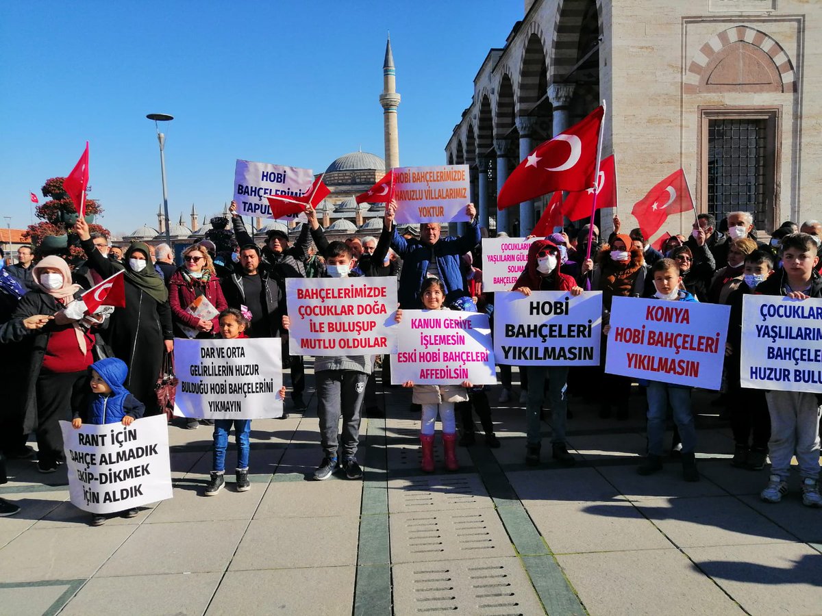 GenclikSelcuklu's tweet photo. @a_pekyatirmaci Kendi kalesine gol atmak dedikleri tam da budur işte. 
Siz önce kendi yaptıklarınıza ve mağdur ettiklerinize bir bakin hele. 
Vah Konya Vah
#HobiBahceleriYıkılmasın 
#hobibahçemedokunma 
#YıkımDeğilÇözümİstiyoruz https://t.co/dKUh7KI4re