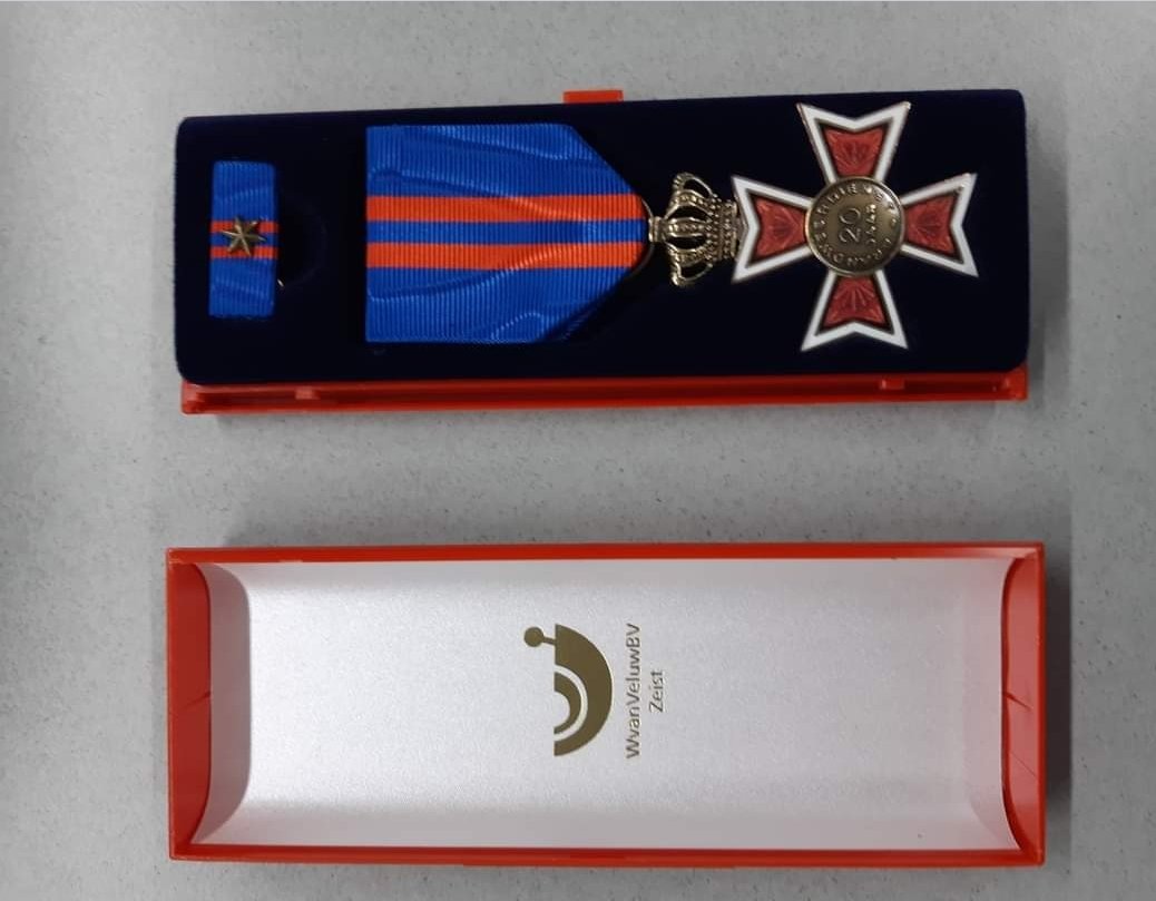Collega's van Basisteam #Dongemond hebben recent inbrekers aangehouden die o.a. deze #medailles bij zich hadden als buit.
De medailles zijn van de #UNTAC missie in #Cambodja en een Langdurige Trouwe Dienst #Brandweer.

Welke #veteraan mist deze medailles? Contact via 0900-8844