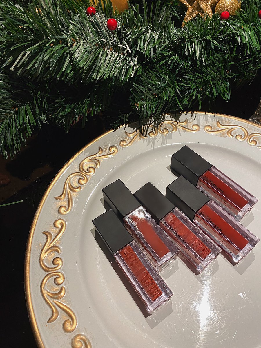 paintpenny's tweet photo. ใครหาลิปไปเที่ยวช่วงปีใหม่ราคาหลักร้อย อยากแนะนำ Maybelline Sensational Cushion Matte เลย เป็นโทนสีแดง❤️ที่ใช้ได้ตั้งแต่ คริสมาสต์-ตรุษจีน-วาเลนไทน์ สีที่ใช้ในรูปคือ Girl who rules💃🏻 #CM08 และอีกสีที่อยากแนะนำคือ Lip on pulse #CM07 เป็น MLBBที่ใช้ได้ทุกวันเลย https://t.co/AbsHjHGL3N