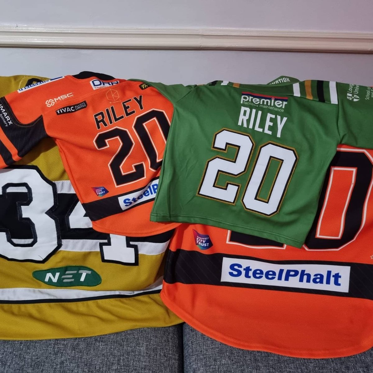 Steelermatt29's tweet photo. Its game day... #steelersvpanthers #boxingdayclash #householdrivalry https://t.co/O3d9v8fgrW