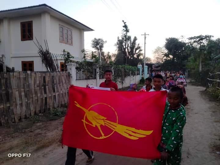 miN13700's tweet photo. A regular pro-democracy rally was seen in Yae Kyi Pin village, Yinmabin township on the evening of December 26, aiming at eradication of fascist dictator.

#WarCrimesOfJunta
#Dec26Coup 
#WhatsHappeningInMyanmar https://t.co/DVQkNHPU6G
