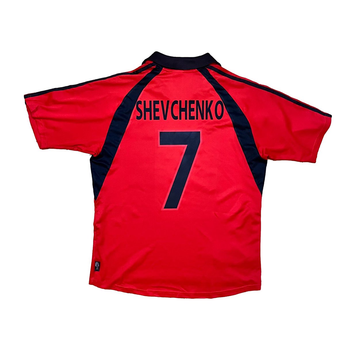 Competition 🎉 We've teamed up with <a href="/EhRetroKits/">EH Retro Kits</a> to give away this stunning Andriy Shevchenko Milan 2001/02 third shirt (Size Large)

To enter:
➡️ Retweet this tweet
➡️ Follow <a href="/EhRetroKits/">EH Retro Kits</a> 

Good luck!