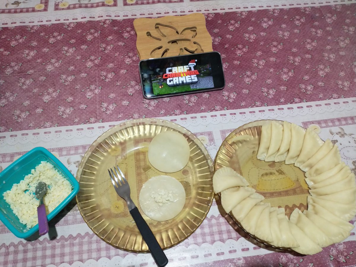 MessiMaker's tweet image. Fazendo pastel assistindo CraftGames com @hddavigamer e @viniccius13

Obs.: Hoje é meu aniversário 😁✌🏽