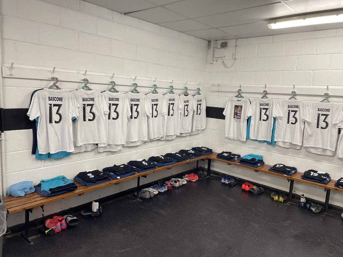 GarySmi65655932's tweet photo. Set up and ready ⚽️ ❤️ ⚪️⚫️⚫️ https://t.co/AV0qha7Toe