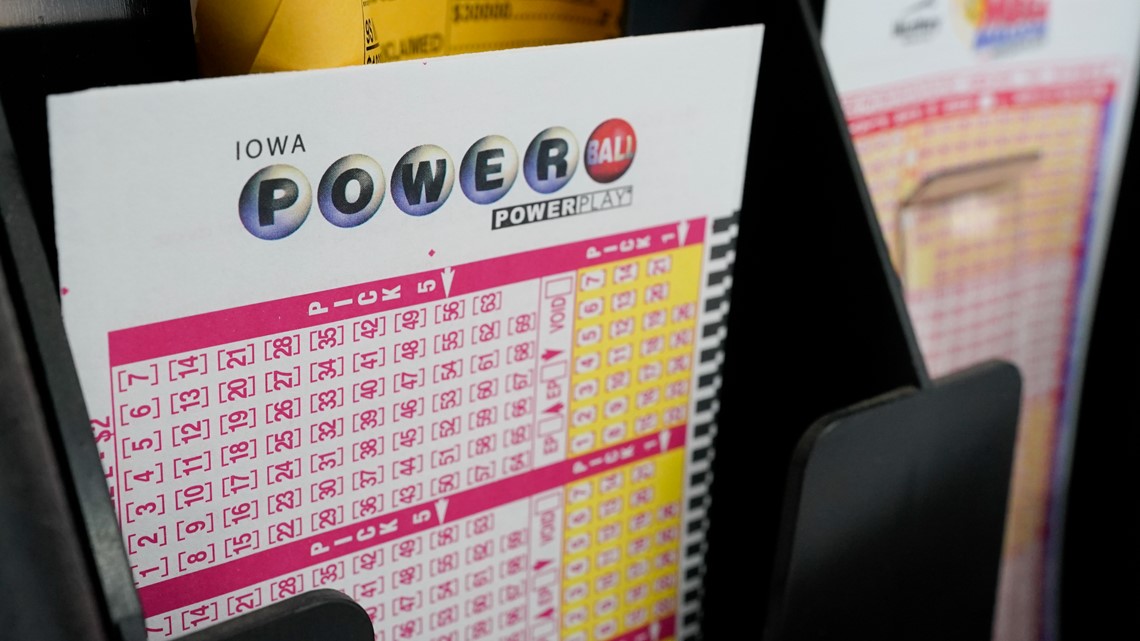 Did anyone win the $400 million Christmas Day Powerball jackpot? https://t.co/2kirepGSNJ https://t.co/ZJWFs31toz