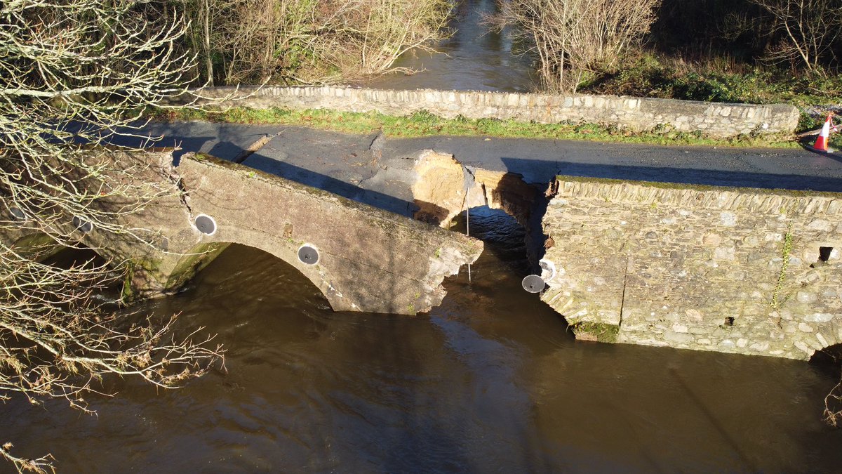 Dylan_Walshe's tweet photo. Wilton Bridge #Enniscorthy #Flooding @CathalEByrne @wexfordcoco https://t.co/GQcGHdHlkm