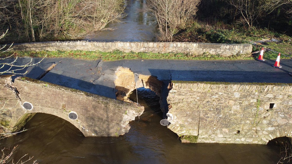 Dylan_Walshe's tweet photo. Wilton Bridge #Enniscorthy #Flooding @CathalEByrne @wexfordcoco https://t.co/GQcGHdHlkm