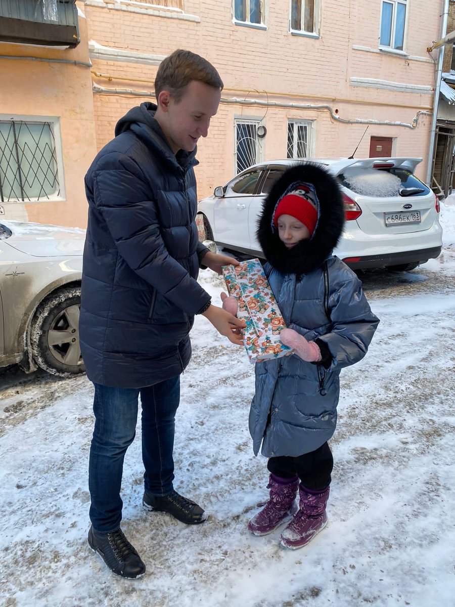 Rustam_Ilingin's tweet photo. Здорово, что в Самаре уже много лет проходит благотворительная акция «Ёлка желаний». Сегодня почувствовал себя настоящим помощником Деда Мороза и исполнил новогоднюю мечту Никиты и Алины. С праздником, дорогие ребята! Будьте здоровы и счастливы! ❄️☃️🎁 https://t.co/HRCI5ZIVr9