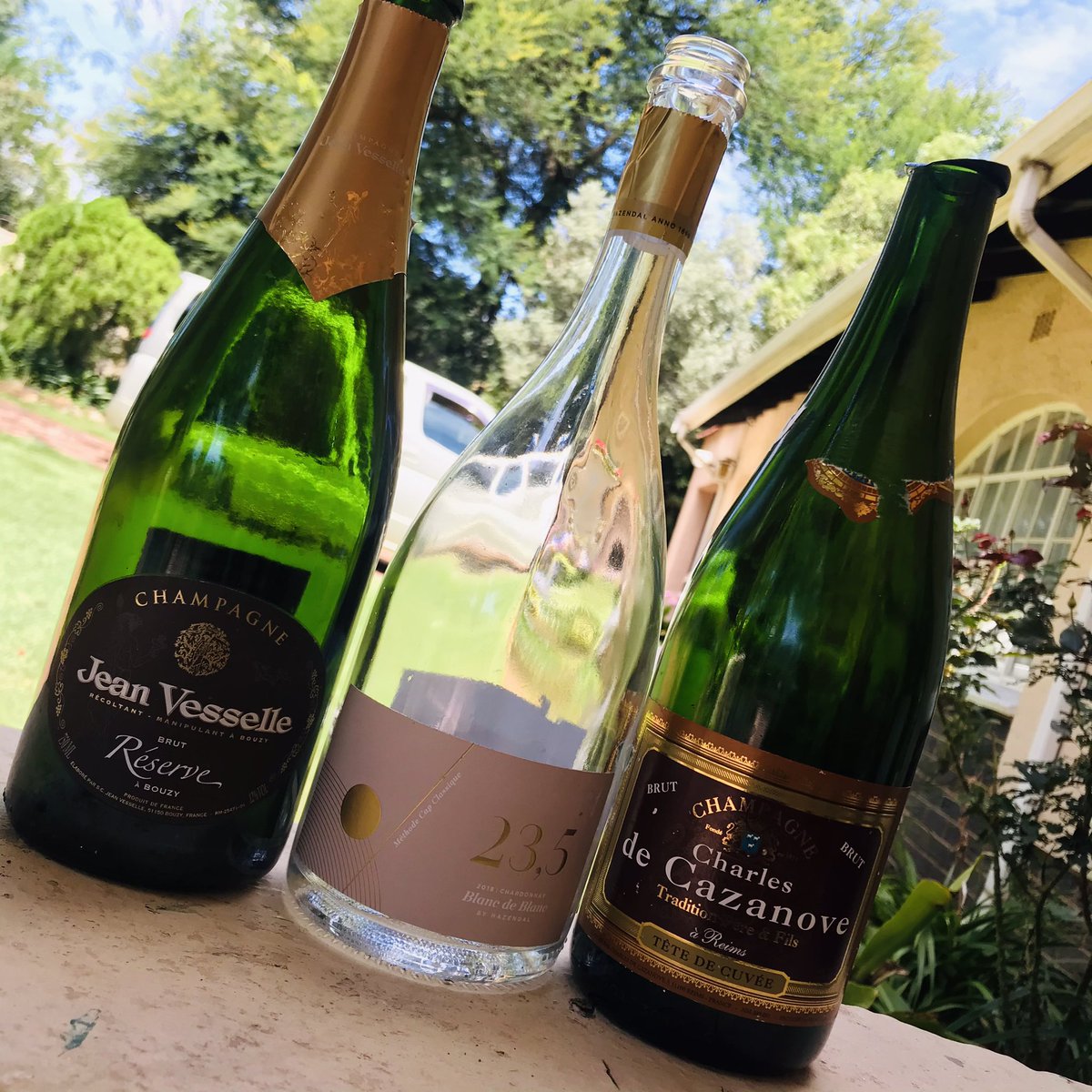 Mahansini_Ntsak's tweet photo. My version of #ChoiceAssorted Christmas indulgence. What a treat these wines were. Thank you @Mandla_Patson for coming through and spending the day with your family alongside mine👌🏾 https://t.co/N4QMCurmKk