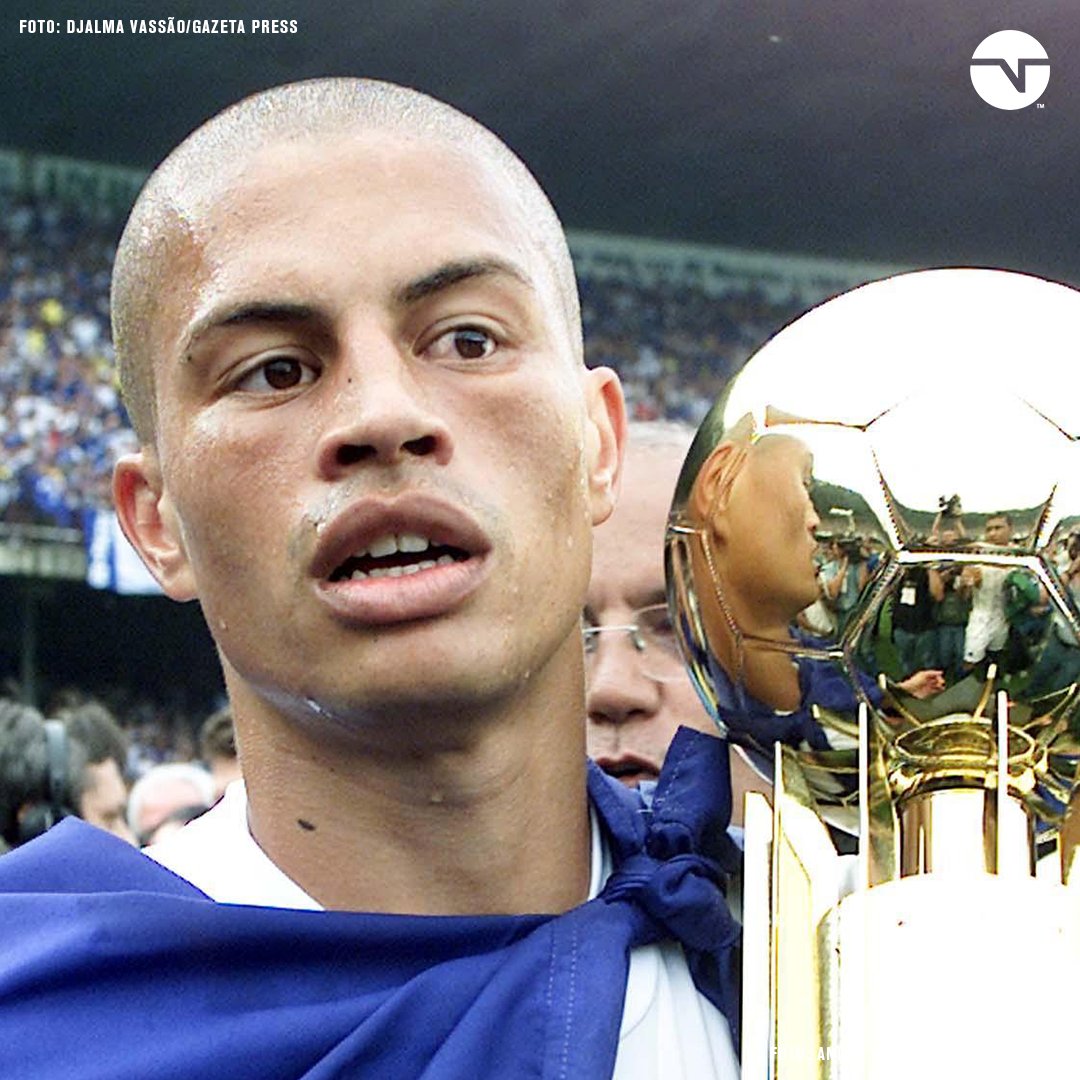 TNTSportsBR's tweet photo. Alex em 2003 pelo Cruzeiro:

⚽ 39 gols
🅰️ 39 assistências
🏆🏆🏆 Campeão do Mineiro, da Copa do Brasil e do Brasileirão

Uma das maiores temporadas de um jogador no futebol brasileiro! https://t.co/etSCnZBara
