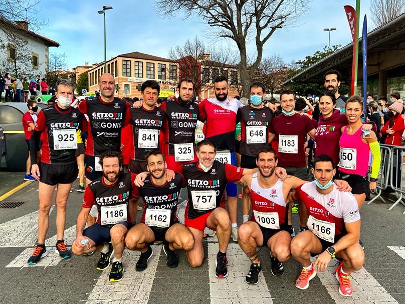 getxotri's tweet photo. Getxotri en el Andra Mari Krosa. Quemando turrón! https://t.co/tYvsFDnsNx
