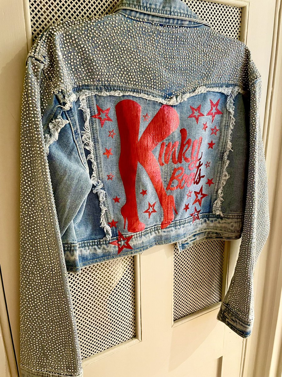 stageybecks's tweet photo. @london_theatre My incredibly talented aunt made me this @KinkyBootsUK jacket 😍😍😍 #kinkyboots @jammyprod #reddddd https://t.co/tdNfAskCTE