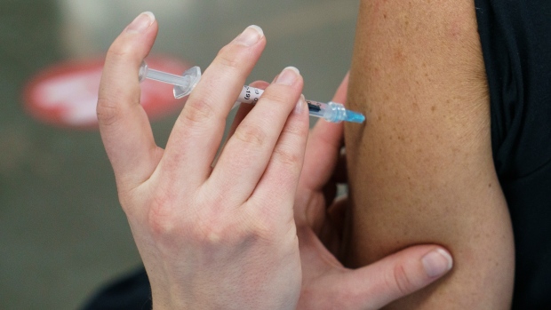 CTVNews's tweet photo. Fully vaccinated cancer patients have a 13 per cent mortality rate if they catch COVID-19, study suggests https://t.co/jlFTKfiSbc https://t.co/sFW92ZWemm