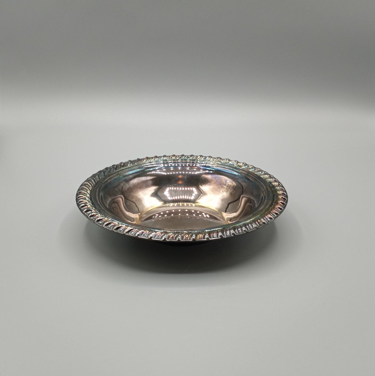 AntiquesTJ's tweet photo. Excited to share the latest addition to my #etsy shop: WM Rogers Silverplate Small Bowl with Rope Design https://t.co/oHLXinRYM2 #metal #wmrogers #silverplate #smallbowl #ropedesign #silverplatebowl #kitchen #dining #vintagedining https://t.co/IdH4bpMzeP