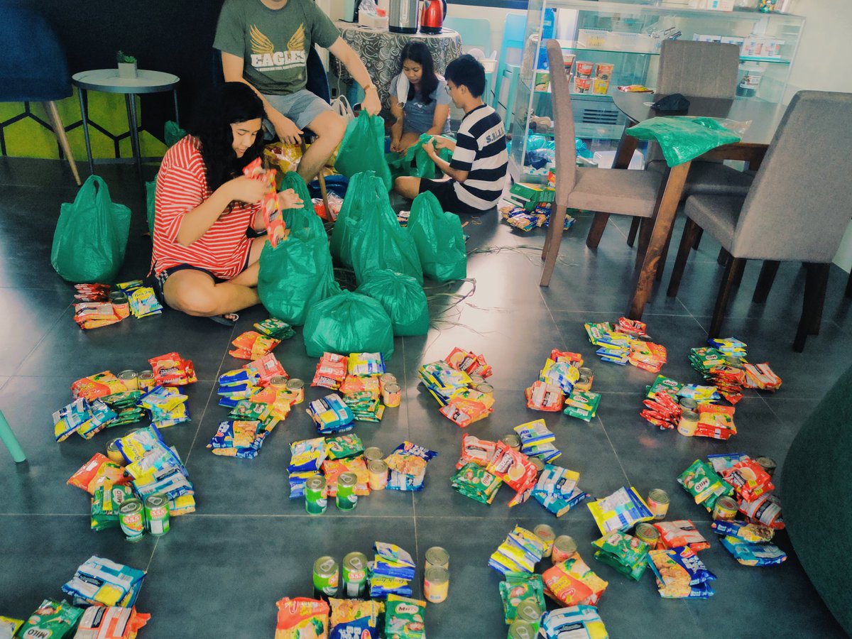 Angelouzxz's tweet photo. Thank you so much @YGGPilipinas @YieldGuild for the CryptoAyuda that I received. This goods will be donated to the 20 families recipients in my city ✨ https://t.co/JVj5v4nehH