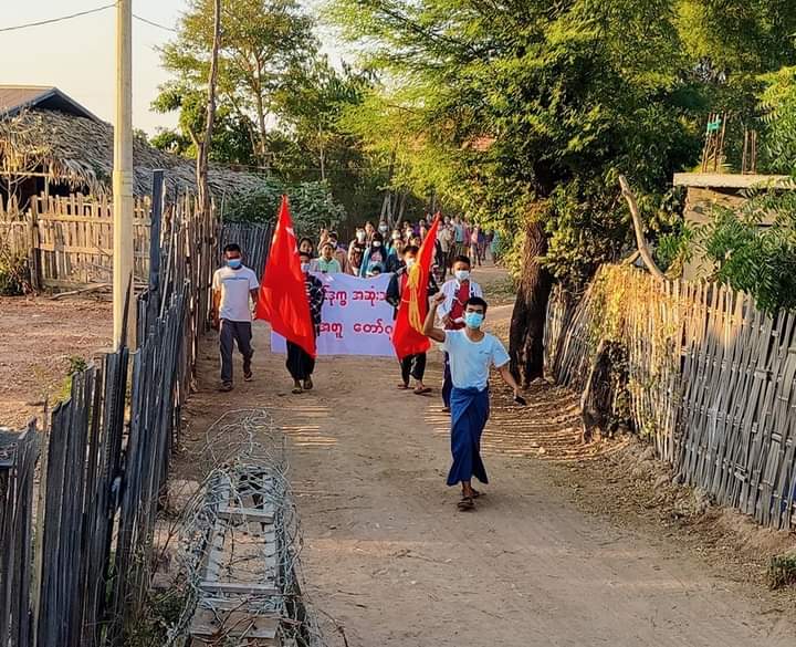 AlexMyanmar13's tweet photo. Residents from the northwestern plain part of Letpadaungtaung protested against the Military Junta, showing that they will never accept them.
#WarCrimesOfJunta #Dec26Coup #WhatsHappeningInMyanmar https://t.co/taNvom3vyH