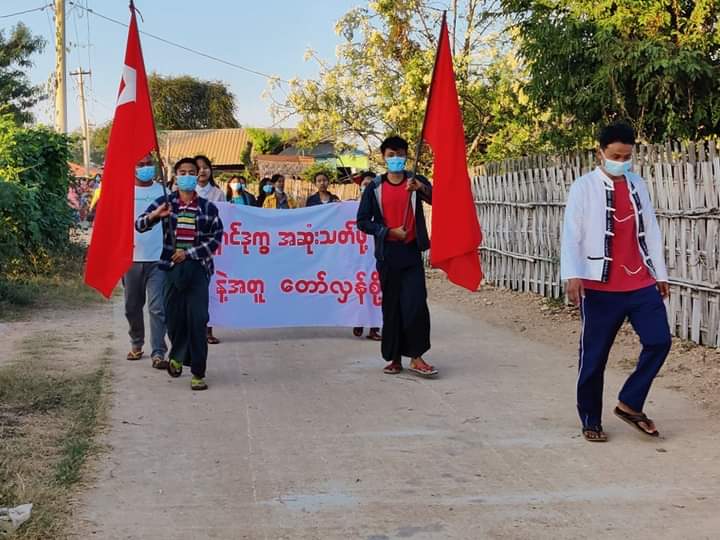 AlexMyanmar13's tweet photo. Residents from the northwestern plain part of Letpadaungtaung protested against the Military Junta, showing that they will never accept them.
#WarCrimesOfJunta #Dec26Coup #WhatsHappeningInMyanmar https://t.co/taNvom3vyH