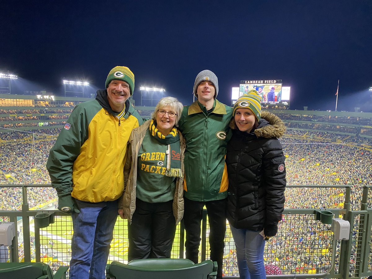 rep89's tweet image. Merry Packer Christmas!