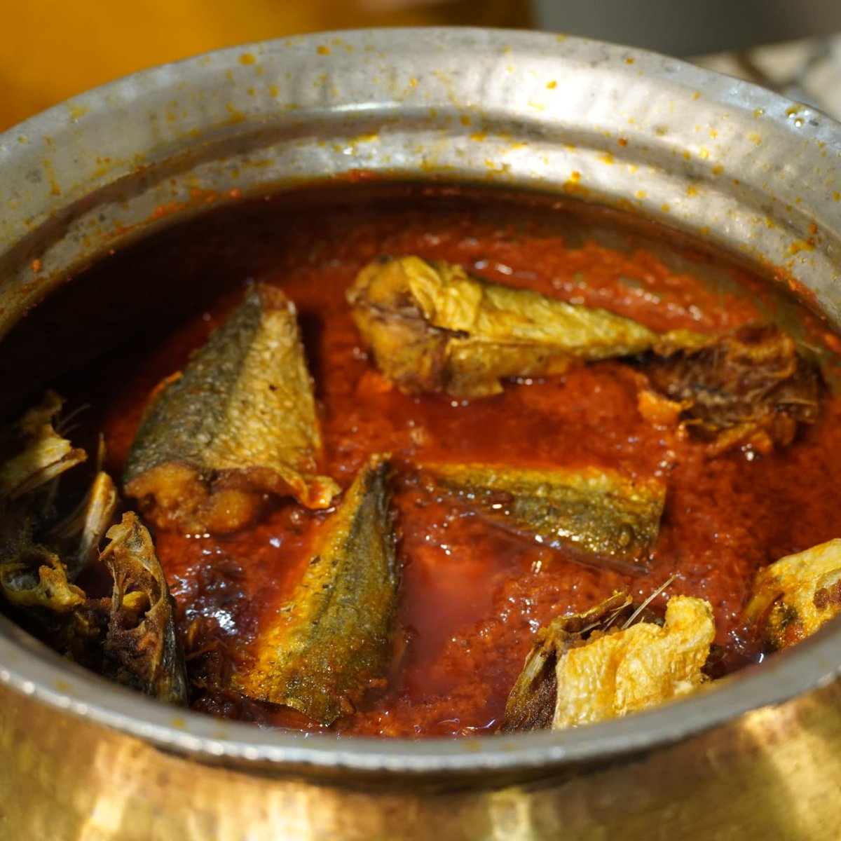 MasteerRecipes's tweet photo. आता वर्षभर मासे खाऊ शकतो कारण हे बांगड्याच लोणचं वर्षभर टिकत आणि मासे बाजारात आले नाही हे कारण इथेच सपंत. चमचमीत आंबट तिखट बांगड्याच लोणचं गोवन पारंपारिक  रेसिपी आता सहजरित्या आपण आपल्या घरी बनवू कस करायचं ते पहा आपल्या Masteer Recipes वर.
https://t.co/qX3SPNJrgn
# https://t.co/o0VU7F2qt3
