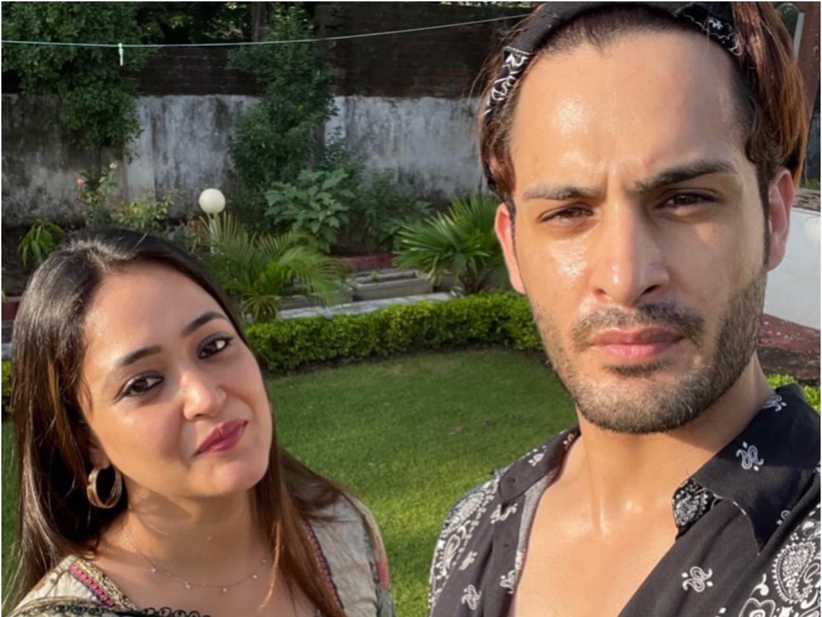 AsifRahmanKhan6's tweet photo. Having a sister is like having a best friend you can’t get rid of. You know whatever you do, they’ll still be there

#AsimRiaz and #UmarRiaz You both are Super Lucky and Blessed Coz you have a Great Sister #Mahvish di @mahvishaleeza 

VIEWERS CHOICE UMAR RIAZ https://t.co/1gkLEcBukq
