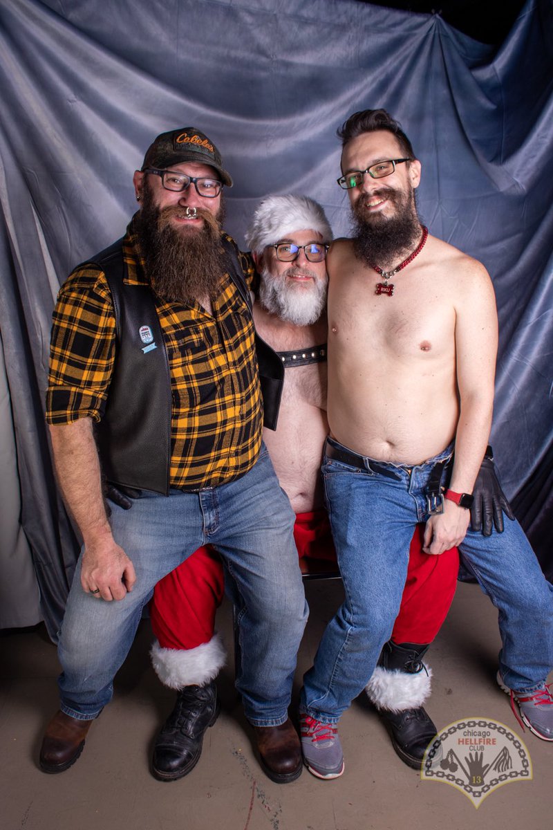 lthrbearbaitcub's tweet photo. That time Daddy @UrbanRedneck80 and I got to go see Santa at @ChicagoHellfire 😈 https://t.co/LQOLFaPJK8