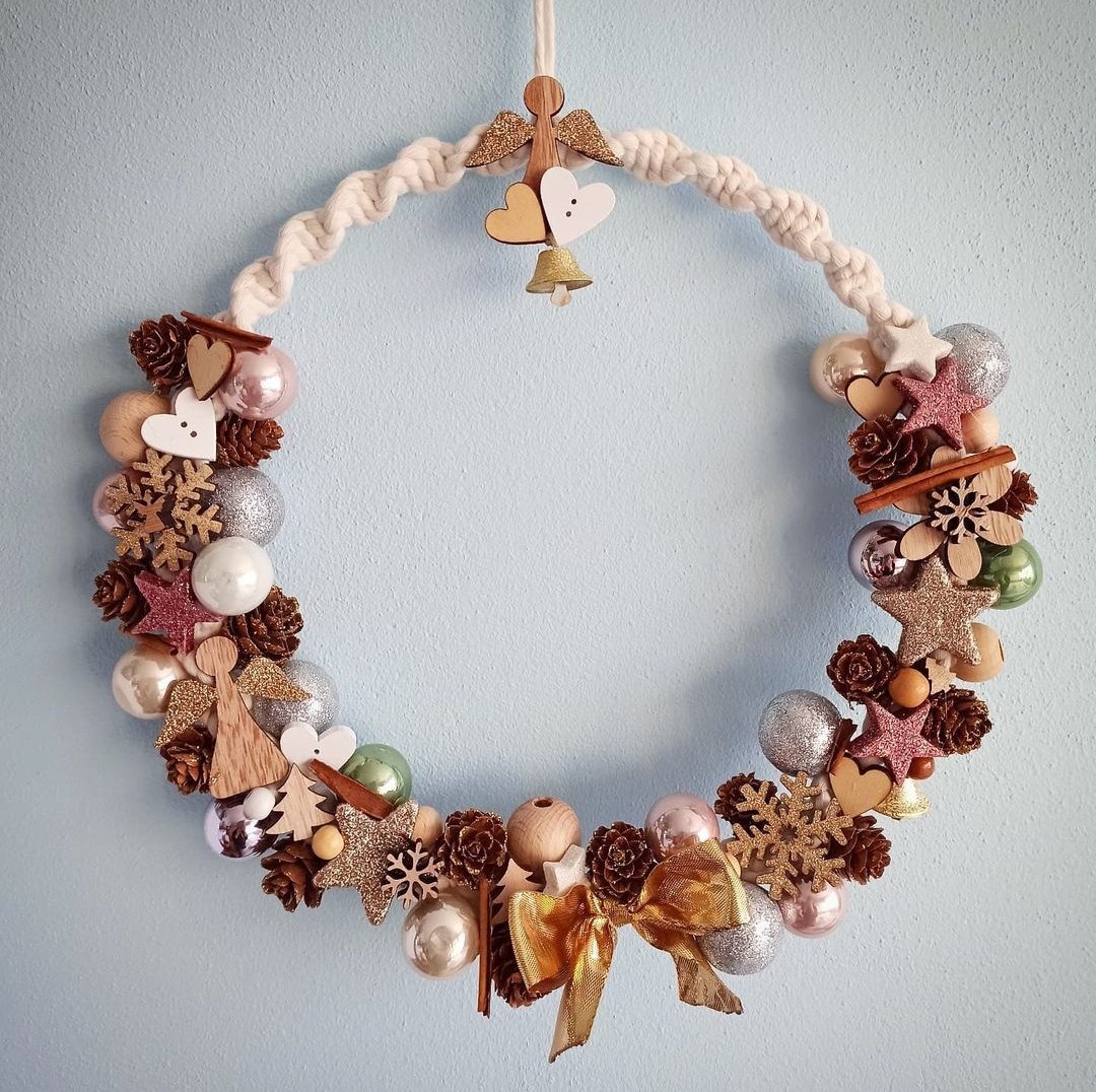 domicoraline's tweet photo. Finally some free time to create😊 Macrame Christmas wreath🌟🎄
The diameter of the circle is 25cm

#macramedecor 
#macrame
#macramechristmaswreath
#handmadewithlove 
#handmadebyme https://t.co/He5id2n2W7