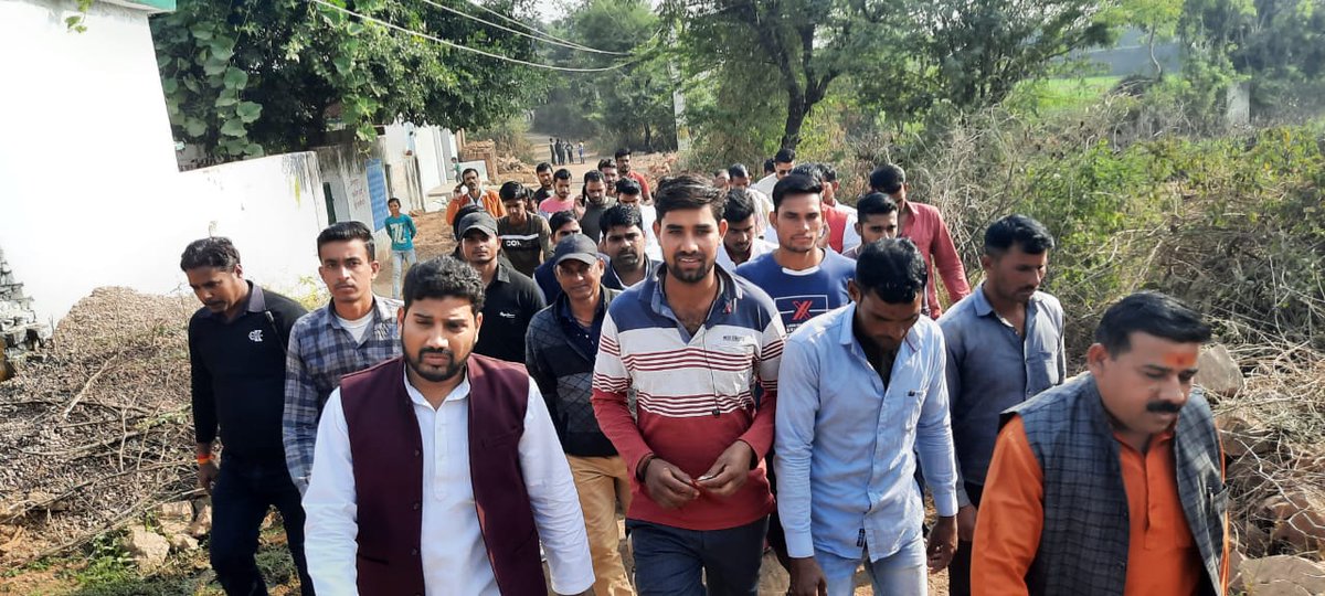 VeeruBhaiya4bjp's tweet photo. 26 दिसम्बर को बबीना विधानसभा के ग्राम पुरा,बडेरा, पृथ्वीपुर नया खेड़ा व शेखर में घर घर जाकर तूफानी जनसंपर्क कर लोगो से मुलाकात की व आशीर्वाद प्राप्त किया।

 *वीरेंद्र प्रताप सिंह "वीरू भैया"*
 *222 बबीना विधानसभा झांसी*
#veerubhaiya #teamveerubhaiya #AkhileshYadav #SamajwadiParty https://t.co/yxfVCmN5nk
