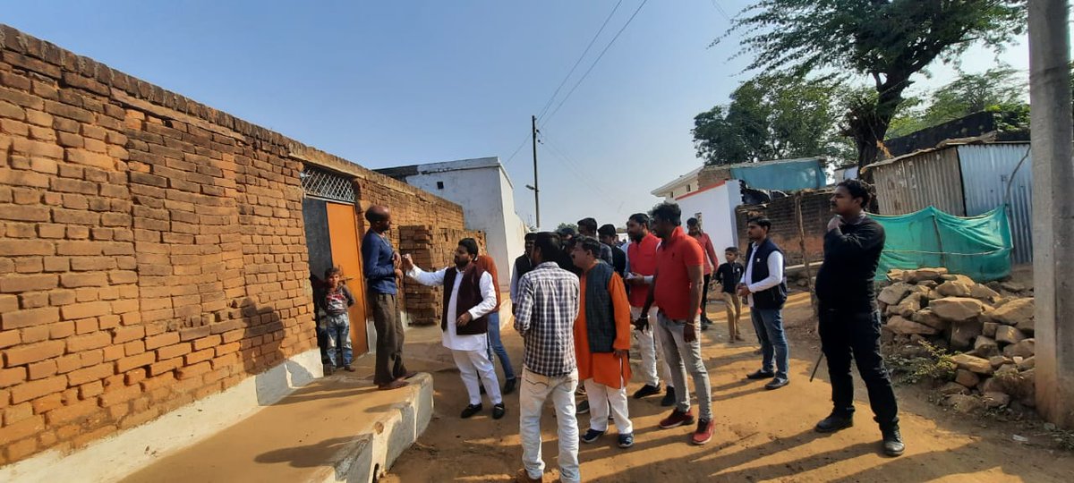 VeeruBhaiya4bjp's tweet photo. 26 दिसम्बर को बबीना विधानसभा के ग्राम पुरा,बडेरा, पृथ्वीपुर नया खेड़ा व शेखर में घर घर जाकर तूफानी जनसंपर्क कर लोगो से मुलाकात की व आशीर्वाद प्राप्त किया।

 *वीरेंद्र प्रताप सिंह "वीरू भैया"*
 *222 बबीना विधानसभा झांसी*
#veerubhaiya #teamveerubhaiya #AkhileshYadav #SamajwadiParty https://t.co/yxfVCmN5nk