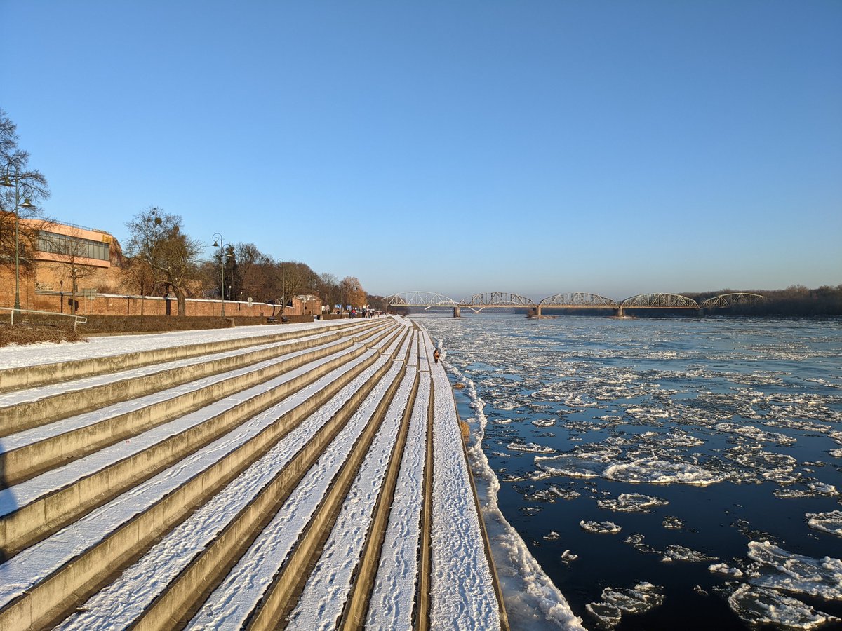 Maciej_CT's tweet photo. #Toruń #Bulwar #BozeNarodzenieAD2021 https://t.co/1Xhb3kluln
