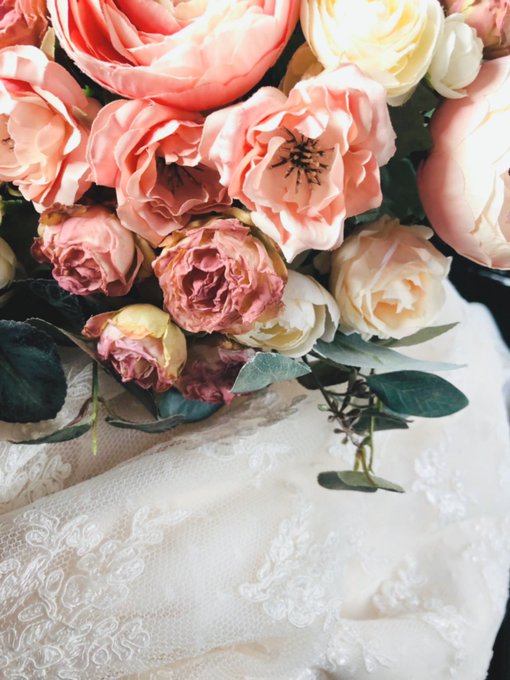 実は昨年、OL同人作家から人妻OL同人作家になっていたのですが、先日やっとドレス着れました。やったぜ。結婚しました。 