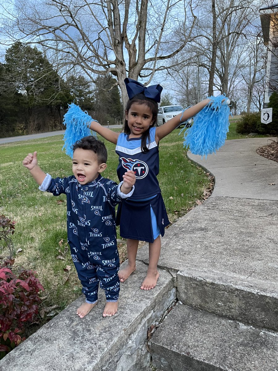 dcrumpton6's tweet photo. @Titans My grandbabies! #titanup https://t.co/UDz96YKuBg