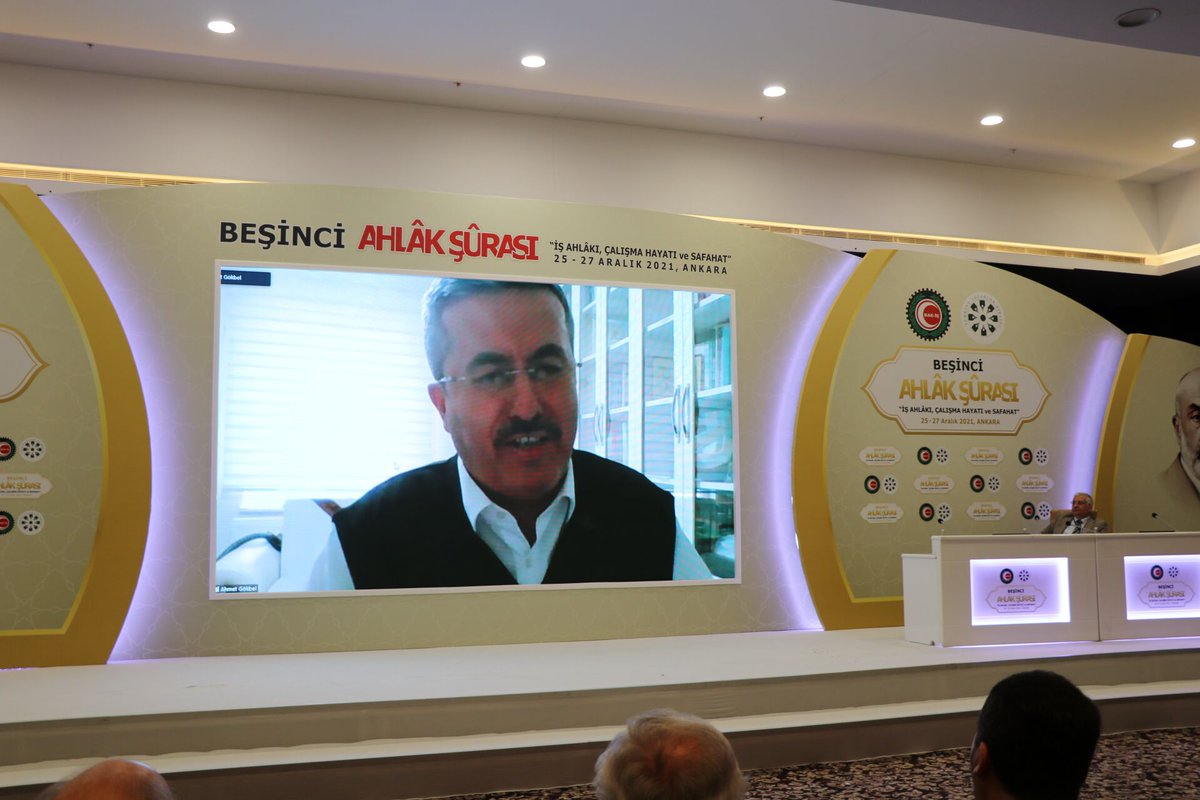 Prof. Dr. Ahmet Gökbel: Ahiliğin özünde insan sevgisi vardır. Ahilikte para kazanmak hayatın gayesi olmamıştır. Ana sermayesi ahlak olmayan hiçbir yerde başarı yoktur. Ahilik düşüncesinde meslek ahlakının dayandığı prensip doğruluk ve bağlılıktır.

#AhlâkŞûrası <a href="/ahmetgokbel/">Ahmet Gökbel</a>