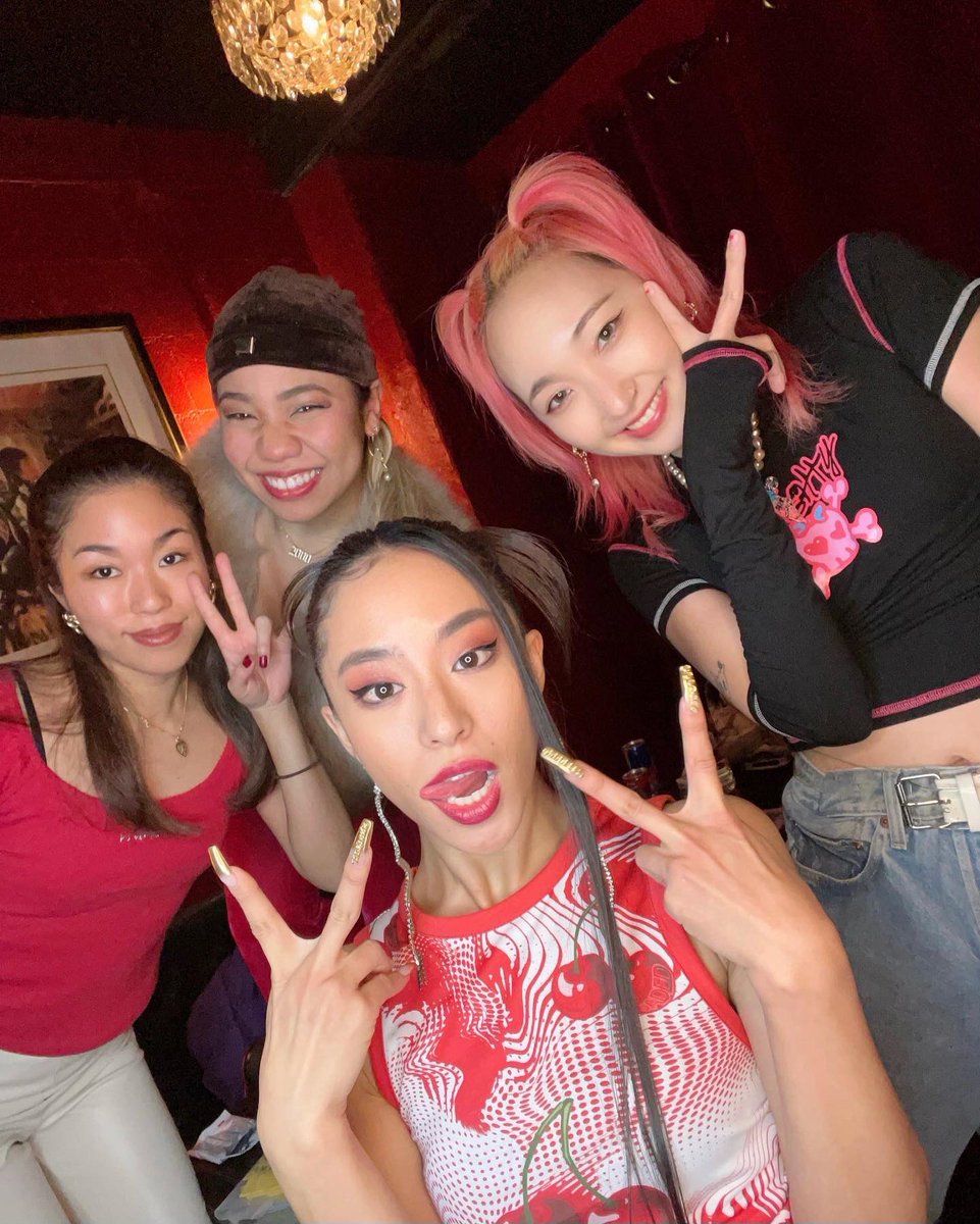 akko_happy_b's tweet photo. 最高週末〆は大門弥生ワンマン楽しかった〜〜〜年内ラストLIVEは大晦日コンタクト食品まつりさんと🔥🔥🔥🔥🔥

1.GALS
2.超自由
3.神器dig it
https://t.co/B8n24pbjZu BRA!!! https://t.co/IR3NJlxvmZ