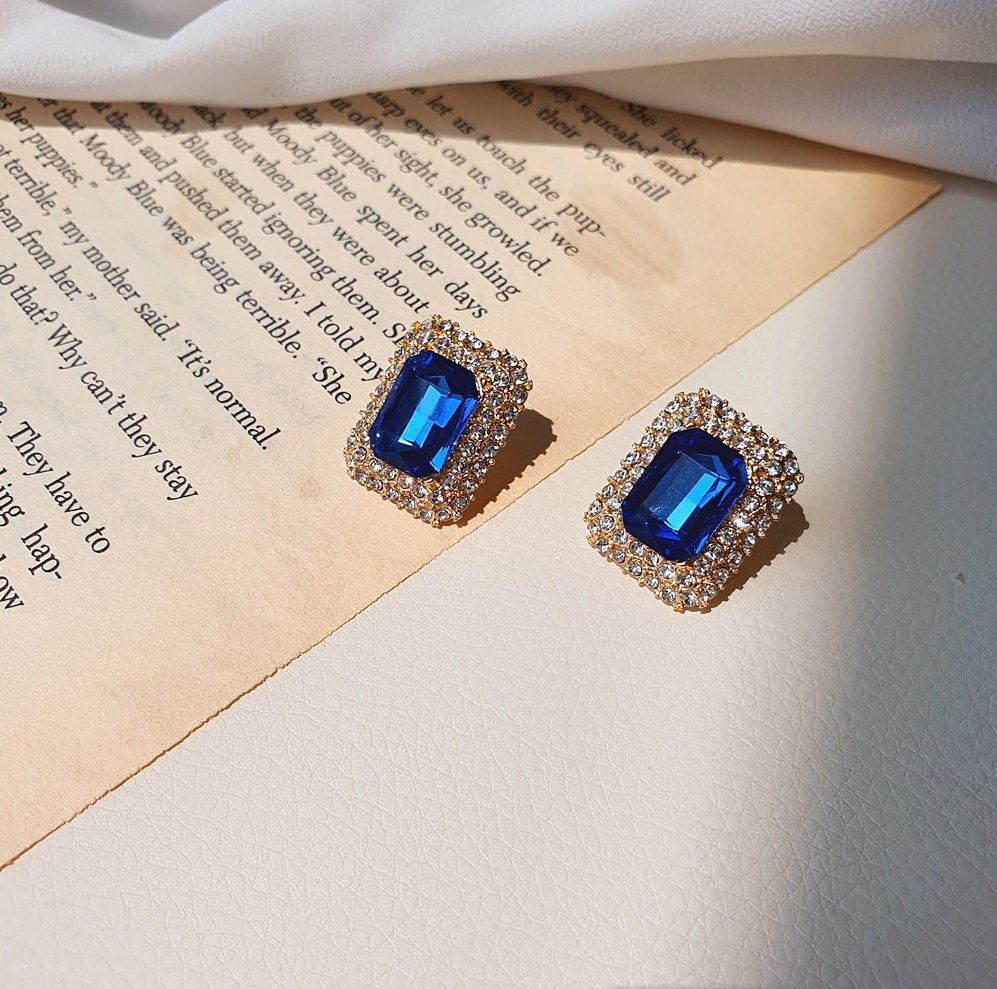 smartstore.naver.com/vaginavictory/…

연말룩 귀걸이 아직 끝나지 않음.
영롱한 귀걸이 구경오세요!