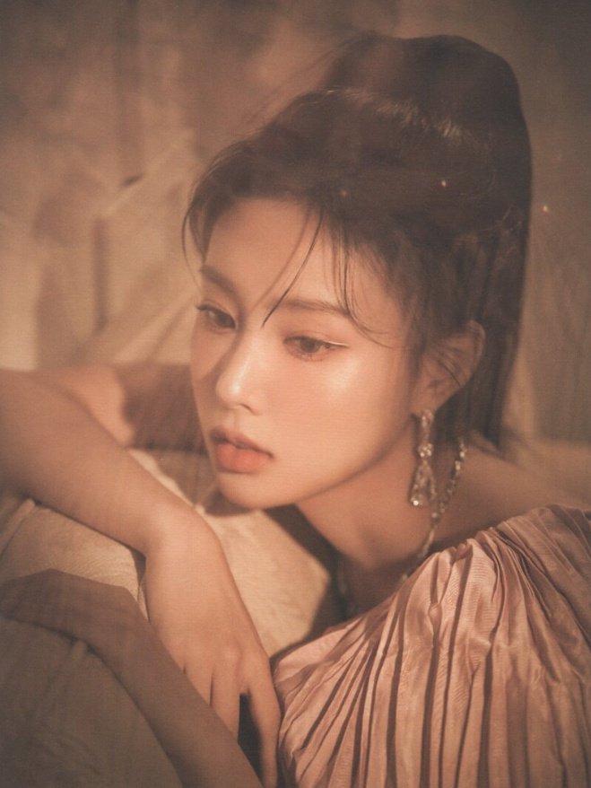 hyewon pics ❄️ tweet media