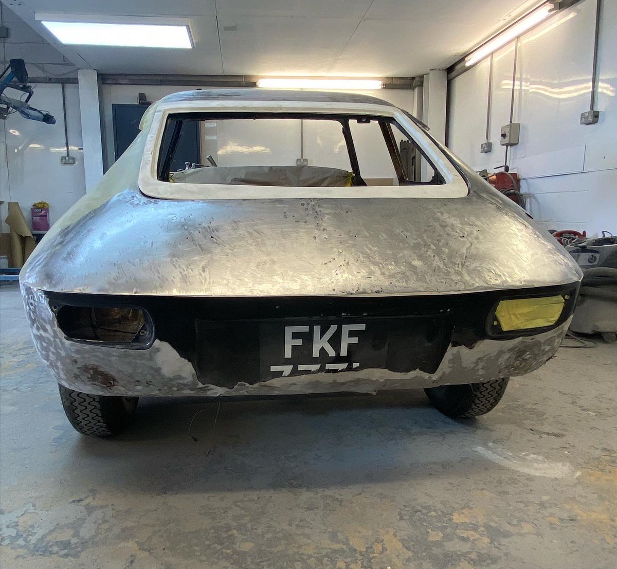 harrym_vids's tweet photo. 2021 annual round up on what I’ve spent running my HG fleet goes live 5pm today. And yes, highlight of the video is the return to the garage of my Jaguar XJC V12 post its restoration.. https://t.co/Osm7uTpP2k