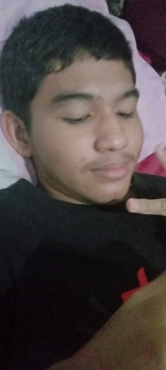 fhmi2121's tweet photo. hari ini dia kasian banget karena diusir orang tuanya https://t.co/MX1NxnjTto